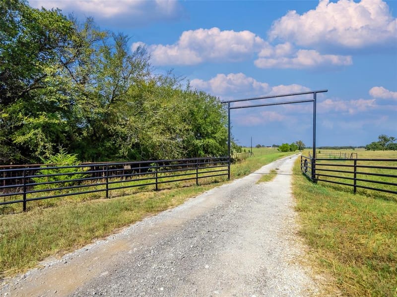453 Tower Road, Valley View TX 76272 - Photo 29