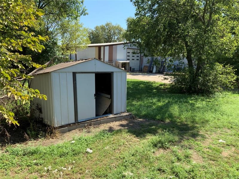 400 N Weaver Street, Gainesville TX 76240 - Photo 16