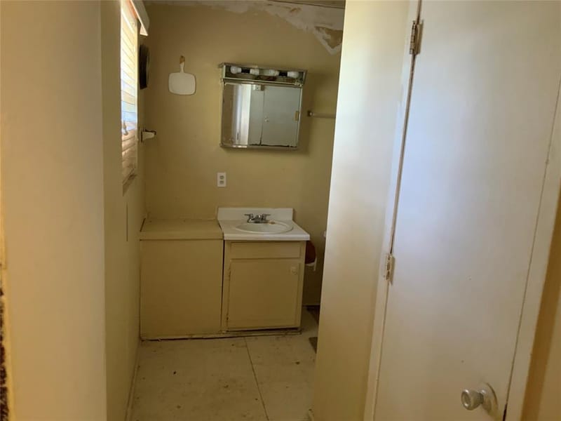 400 N Weaver Street, Gainesville TX 76240 - Photo 10