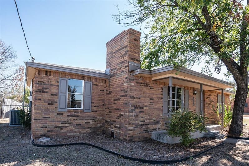 1226 Clay Street, Nocona TX 76255 - Photo 3
