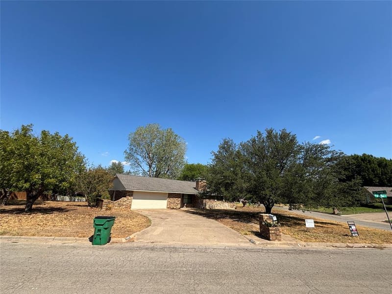 1405 N Prairie Wind Boulevard, Stephenville TX 76401 - Photo 2