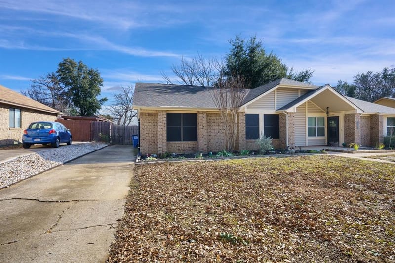 802 Blessing Creek Drive, Euless TX 76039 - Photo 2