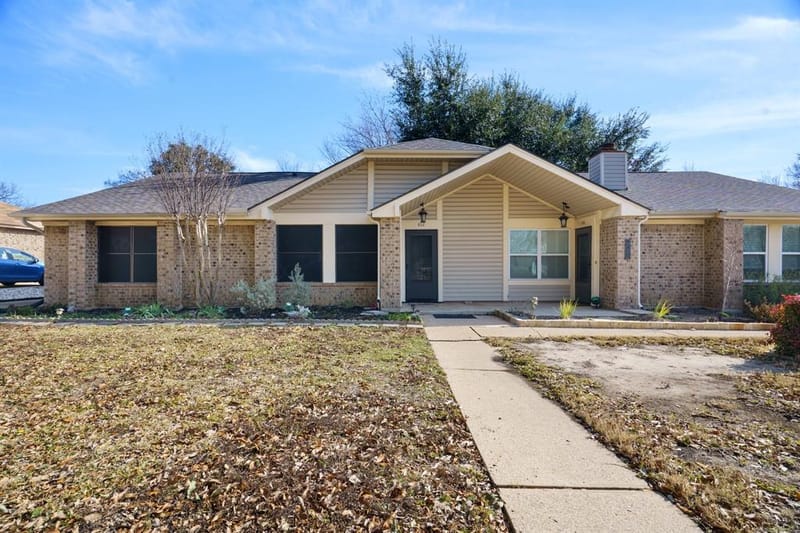 802 Blessing Creek Drive, Euless TX 76039