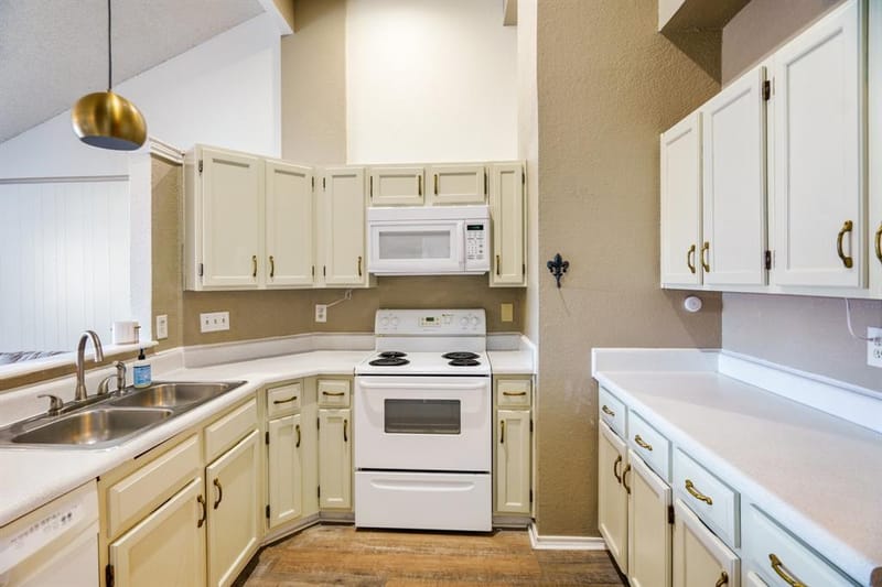 802 Blessing Creek Drive, Euless TX 76039 - Photo 11