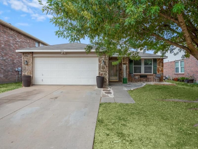 3916 Irish Setter Drive, Fort Worth TX 76123
