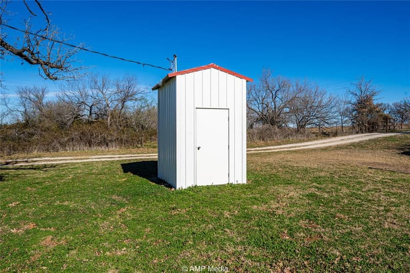 1992 Sand Flat Road, Jacksboro TX 76458 - Photo 16