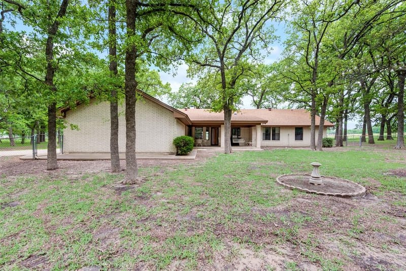 460 J E Woody Road, Springtown TX 76082 - Photo 17