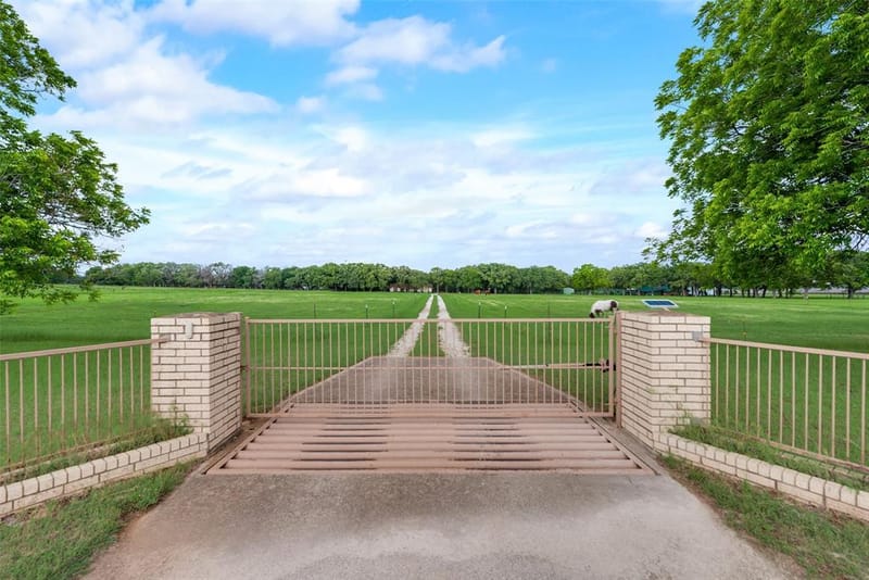 460 J E Woody Road, Springtown TX 76082 - Photo 3
