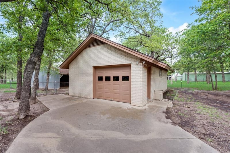 460 J E Woody Road, Springtown TX 76082 - Photo 18