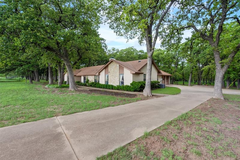 460 J E Woody Road, Springtown TX 76082 - Photo 4