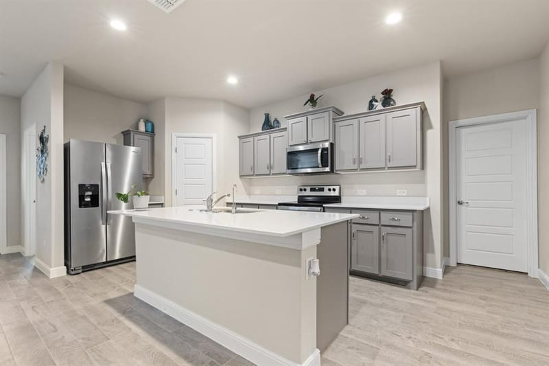 728 Breckenridge park Drive, Alvarado TX 76009 - Photo 2