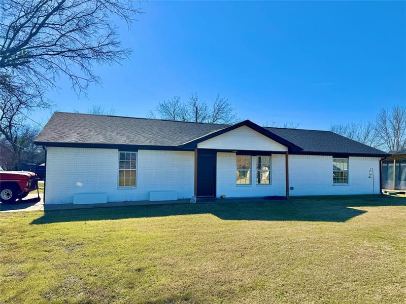 704 Shady Grove Court, Granbury TX 76049 - Photo 2