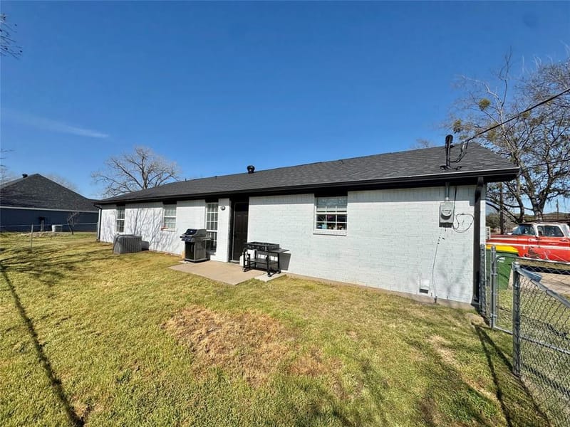 704 Shady Grove Court, Granbury TX 76049 - Photo 22