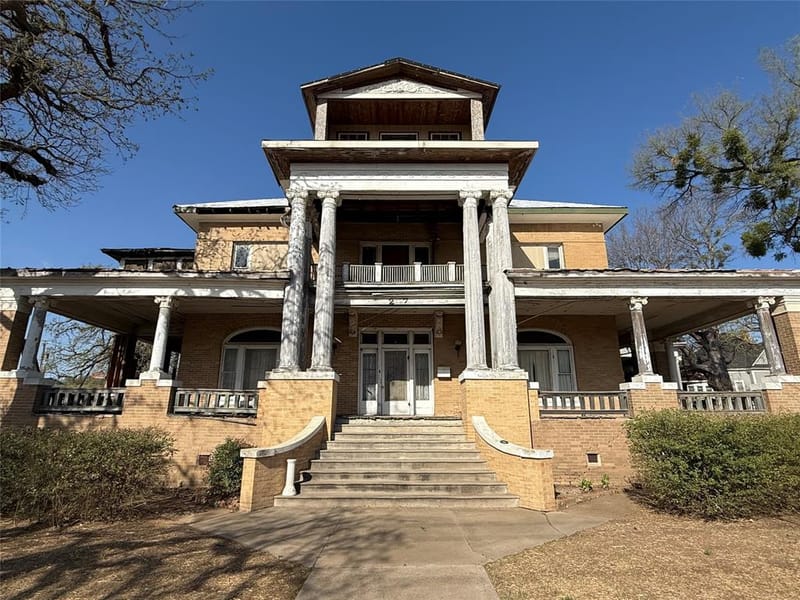 207 NW 4th Avenue, Mineral Wells TX 76067 - Photo 2