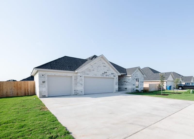 816 Secretariat Drive, Hewitt TX 76643 - Photo 2