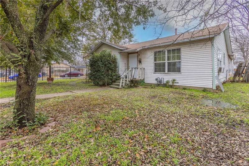 2325 Park Avenue, Waco TX 76706 - Photo 3