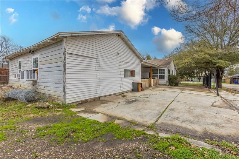 2325 Park Avenue, Waco TX 76706 - Photo 4