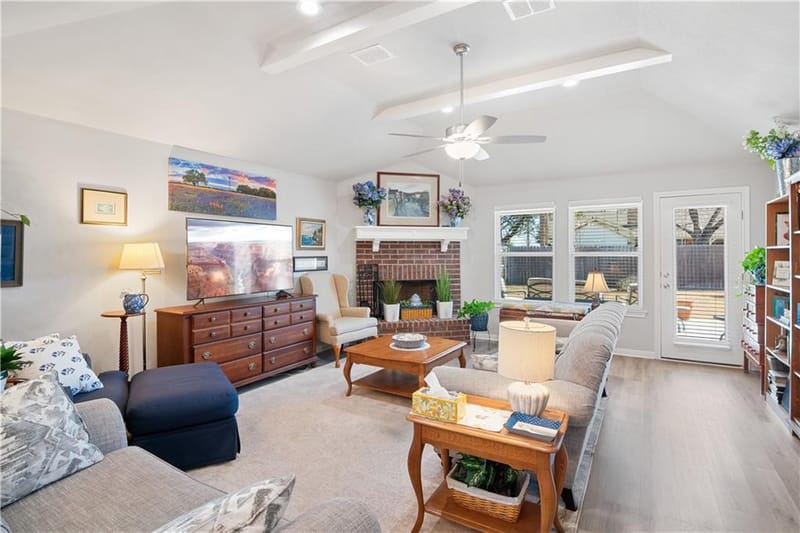 422 Travis Drive, McGregor TX 76657 - Photo 3
