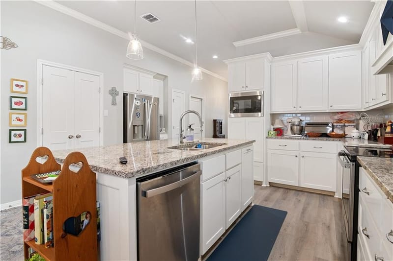 422 Travis Drive, McGregor TX 76657 - Photo 8