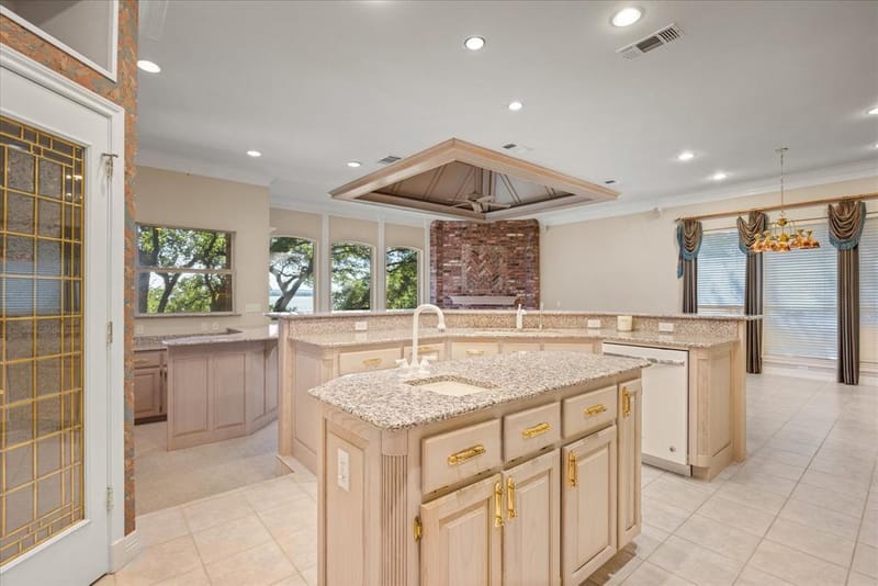 5202 Comanche Vista Trail, Granbury TX 76049 - Photo 10