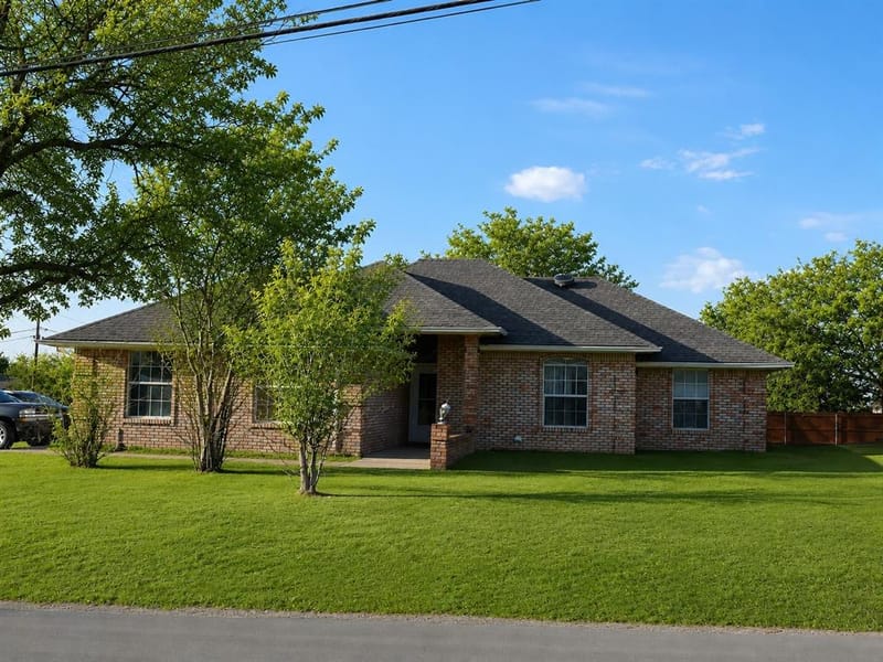 606 W Mulberry Street, Decatur TX 76234 - Photo 2