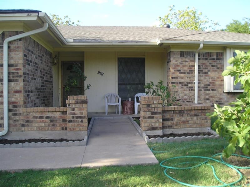 901 Freestone Court, Arlington TX 76017 - Photo 3