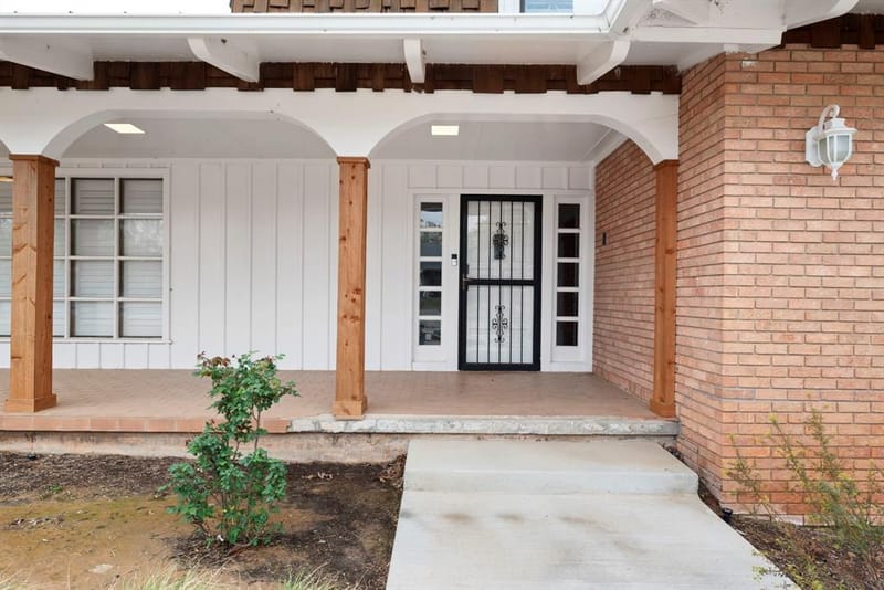 803 Lakeview Drive, Mineral Wells TX 76067 - Photo 2
