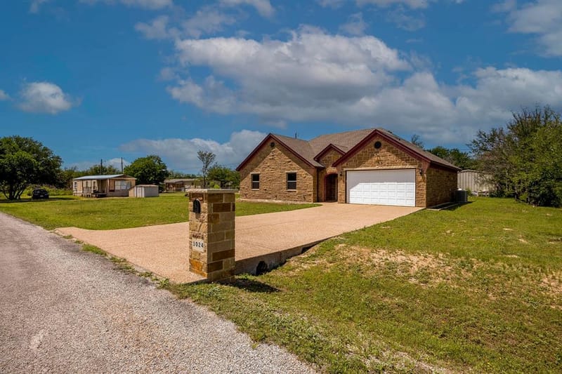 3024 Red Oak Drive, Granbury TX 76048 - Photo 5