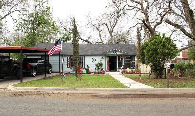 1090 N Race Street, Stephenville TX 76401 - Photo 2