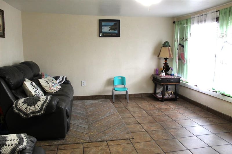 1090 N Race Street, Stephenville TX 76401 - Photo 5