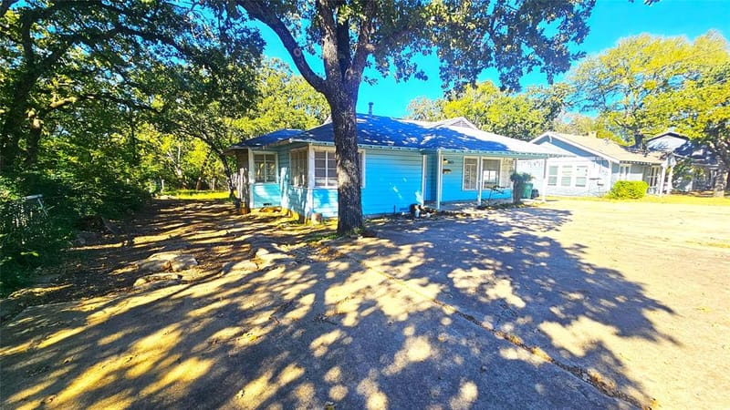 2621 N Locust Street, Denton TX 76209 - Photo 2