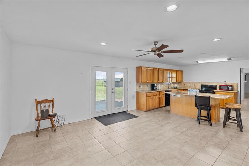 9518 County Road 913, Godley TX 76044 - Photo 6