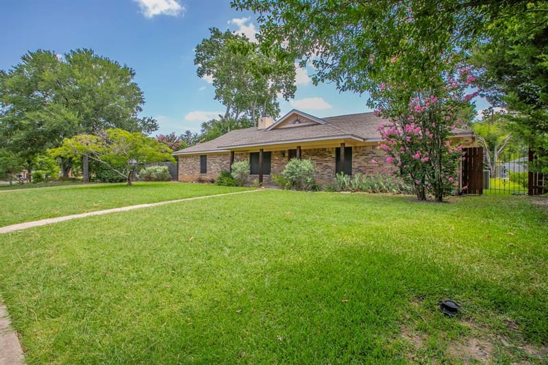 14007 Harbor Drive, Woodway TX 76712 - Photo 23