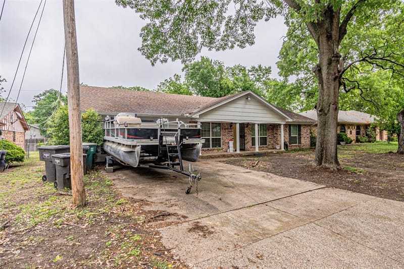 2525 Warren Lane, Fort Worth TX 76112 - Photo 3