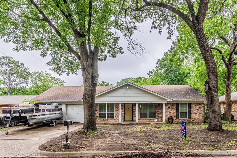 2525 Warren Lane, Fort Worth TX 76112