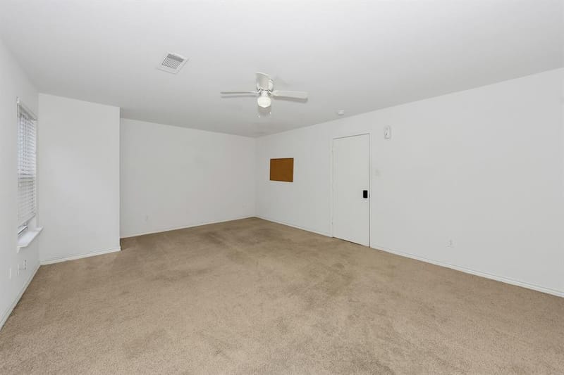 6021 Lucas Court, Fort Worth TX 76119 - Photo 9