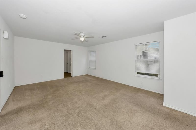 6021 Lucas Court, Fort Worth TX 76119 - Photo 10