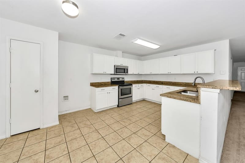 6021 Lucas Court, Fort Worth TX 76119 - Photo 18