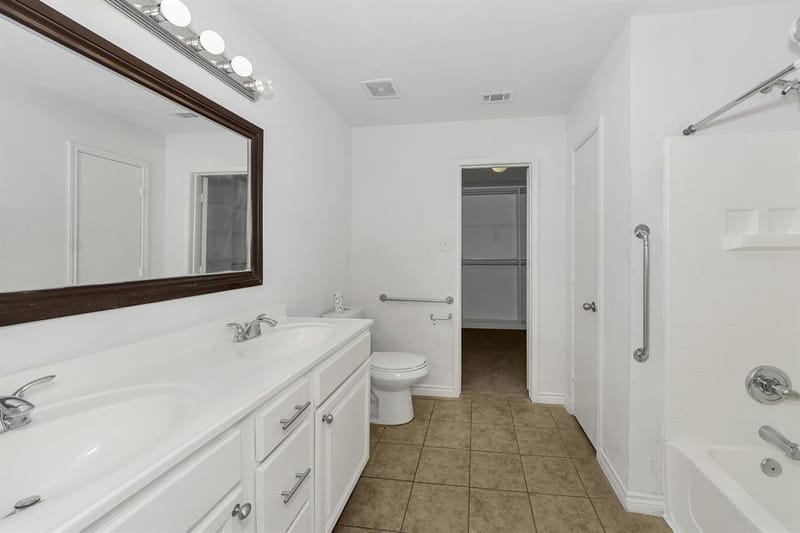 6021 Lucas Court, Fort Worth TX 76119 - Photo 11