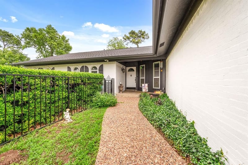 1823 E Cedar Elm Drive, Arlington TX 76012 - Photo 3