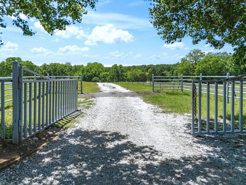 600 County Road 1790, Sunset TX 76270 - Photo 3