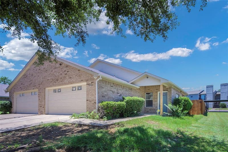 738 Carroll Lane, Lewisville TX 75067 - Photo 2