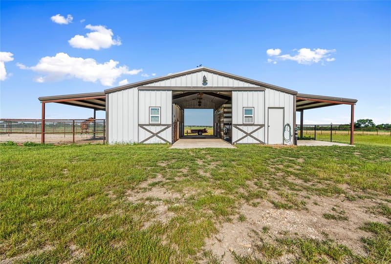 590 County Road 385, Valley View TX 76272 - Photo 23