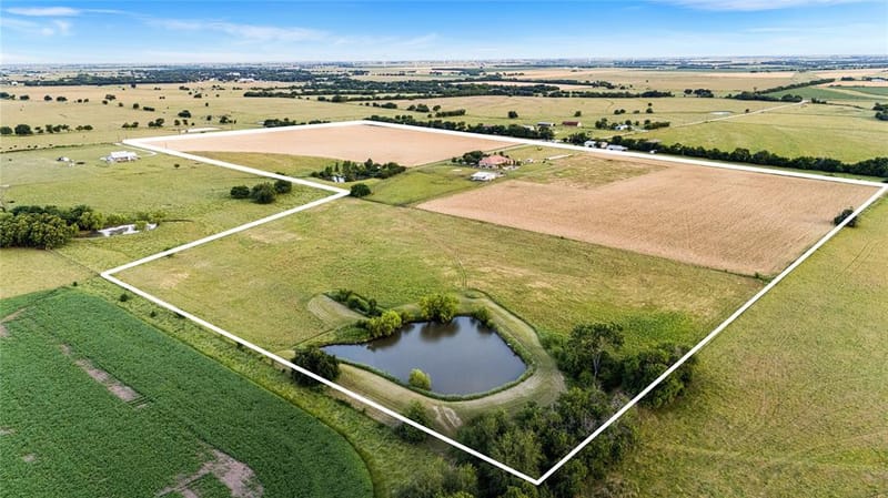 590 County Road 385, Valley View TX 76272 - Photo 2