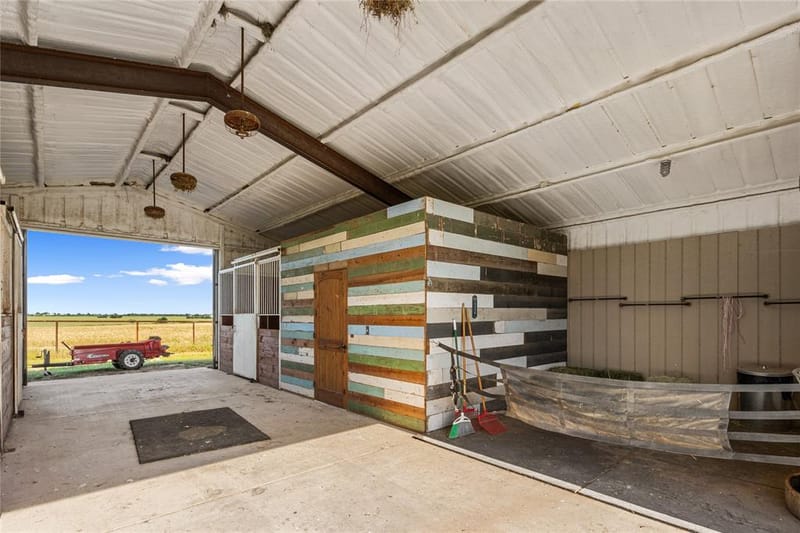 590 County Road 385, Valley View TX 76272 - Photo 26