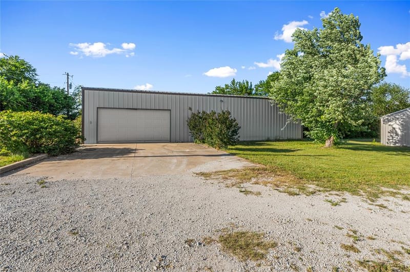 590 County Road 385, Valley View TX 76272 - Photo 32