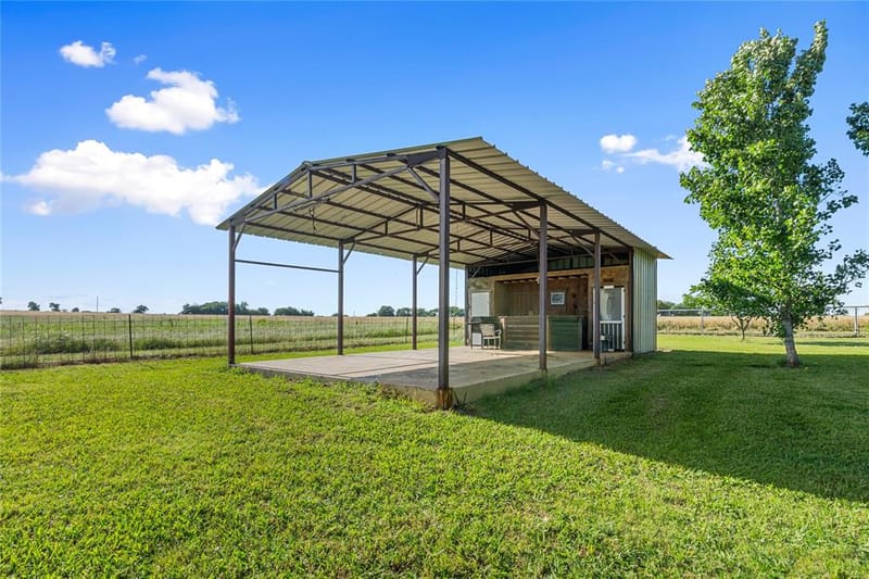 590 County Road 385, Valley View TX 76272 - Photo 28