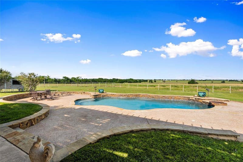 590 County Road 385, Valley View TX 76272 - Photo 20