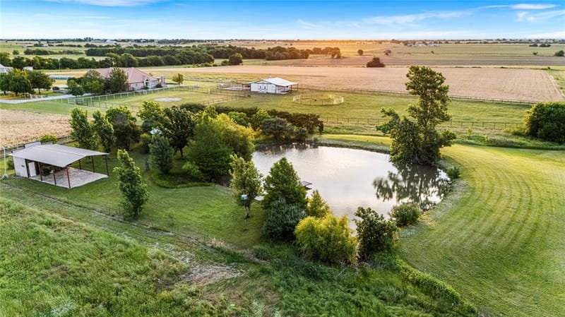 590 County Road 385, Valley View TX 76272 - Photo 35