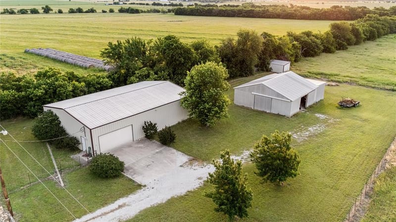 590 County Road 385, Valley View TX 76272 - Photo 31